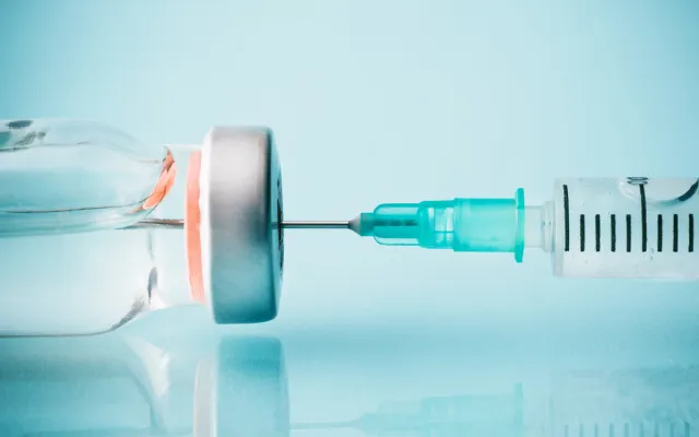 Injectienaald in een ampul