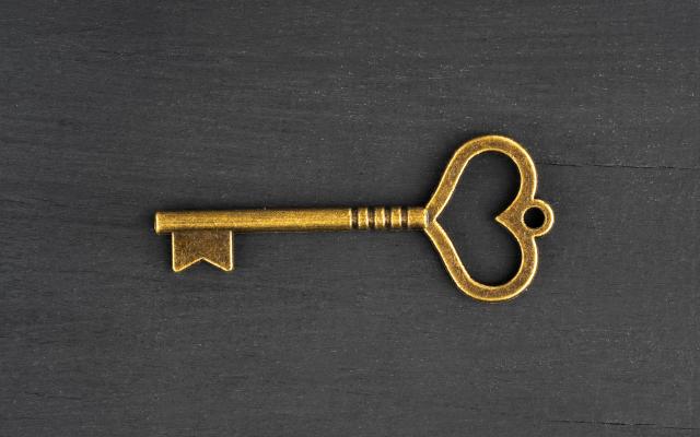 Een sleutel in de vorm van een hart.