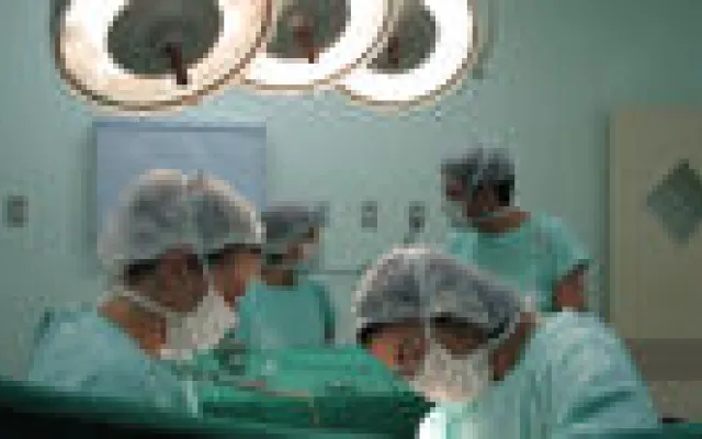 Invloed werktijden op vaardigheden jonge chirurg