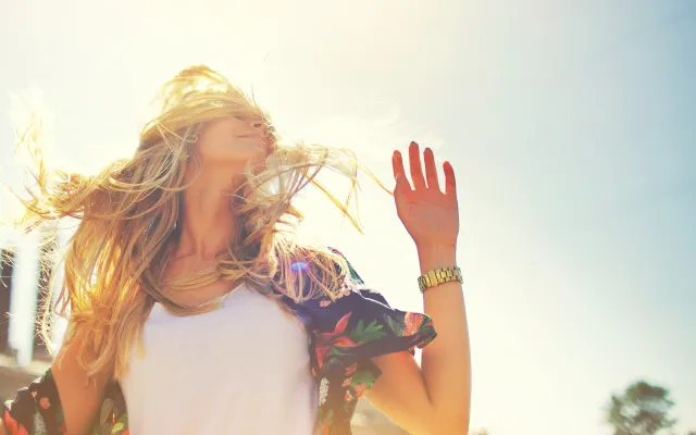 Vrouw in de zon