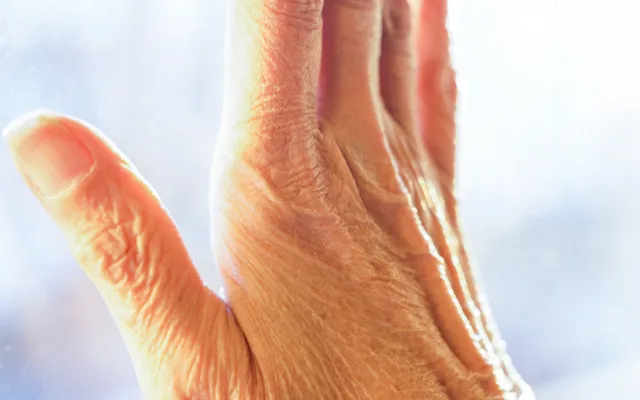 Hand op glas