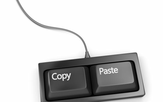 Twee zwarte toetsenbord toetsen met de woorden "Copy" en "Paste".