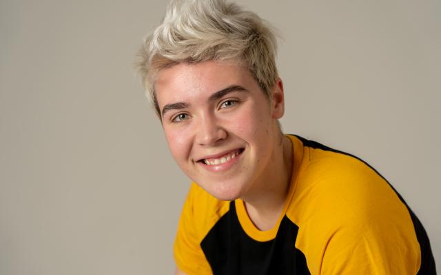 Gezicht van lachende vrouw