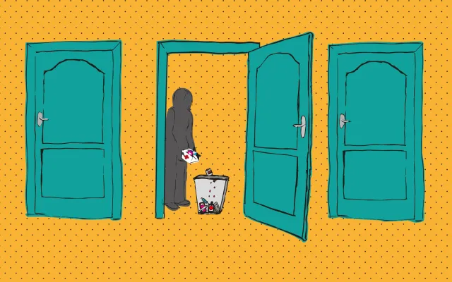 Illustratie van drie deuren waarvan de middelste geopend is. In de deuropening staat een figuur die een EHBO-doos leegt boven een prullenbak.