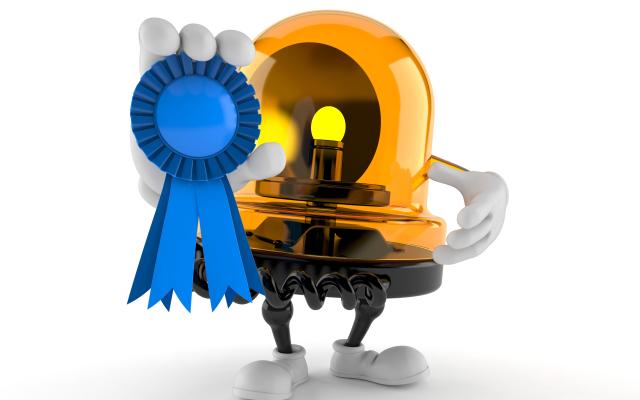 Poppetje dat roset omhoog houdt