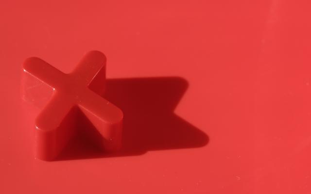 Rode achtergrond met een rood 3D kruis.