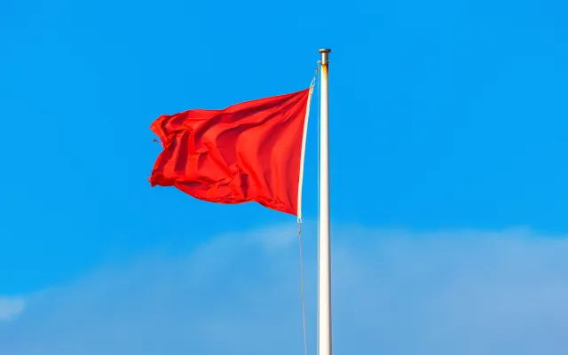 Foto: RussieseO/iStock.com Rode vlag