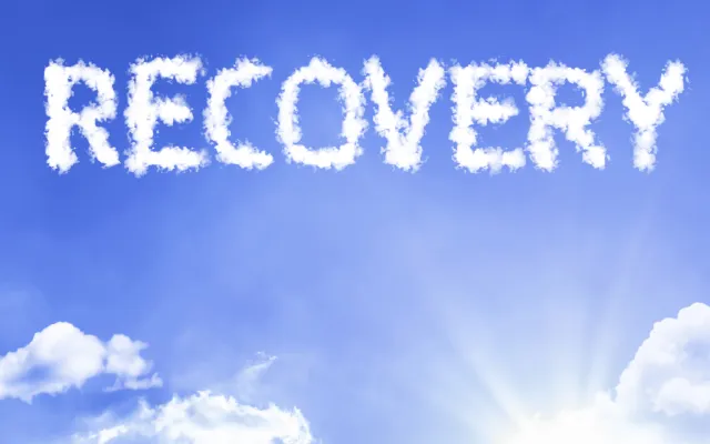 Foto: Gustavo Frazao/shutterstock De tekst Recovery als wolkjes in de lucht