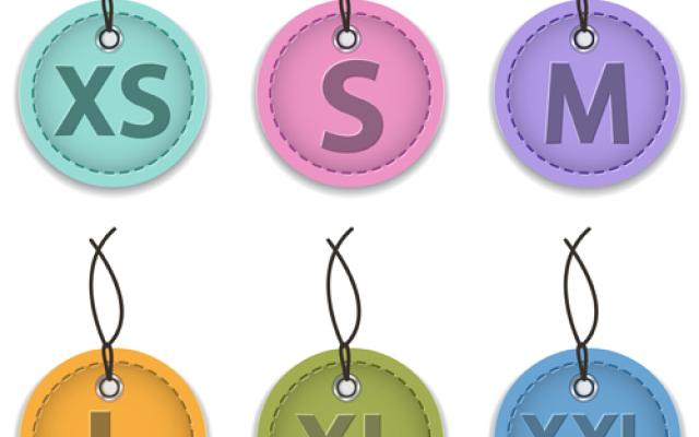 Labels met kledingmaten erop
