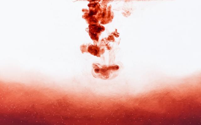 Rode druppels in water