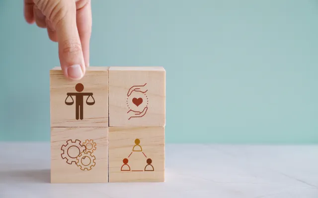Houten blokjes met symbolen erop