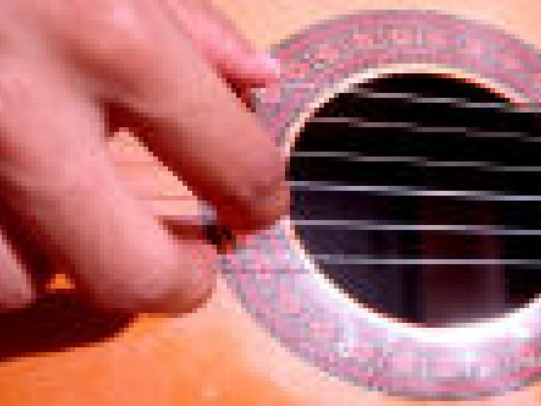 Demente verpleeghuisbewoner leeft op na huiskamerconcert