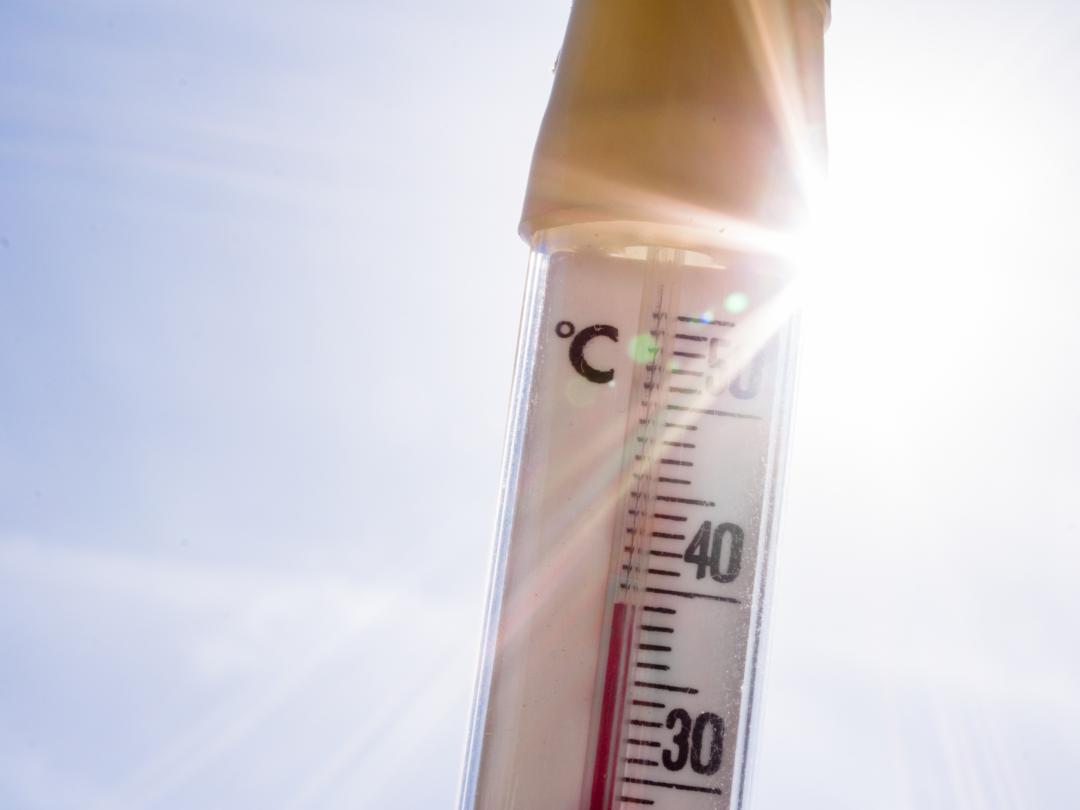 Een thermometer in de zon.