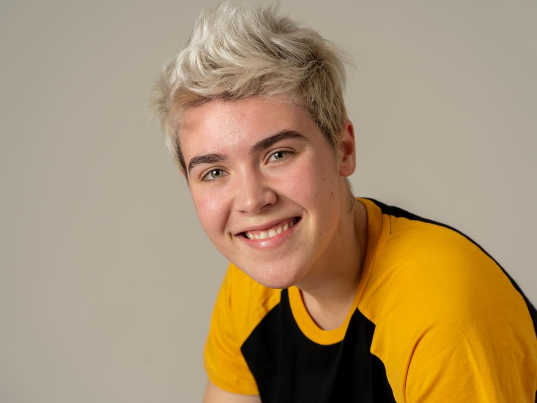 Gezicht van lachende vrouw