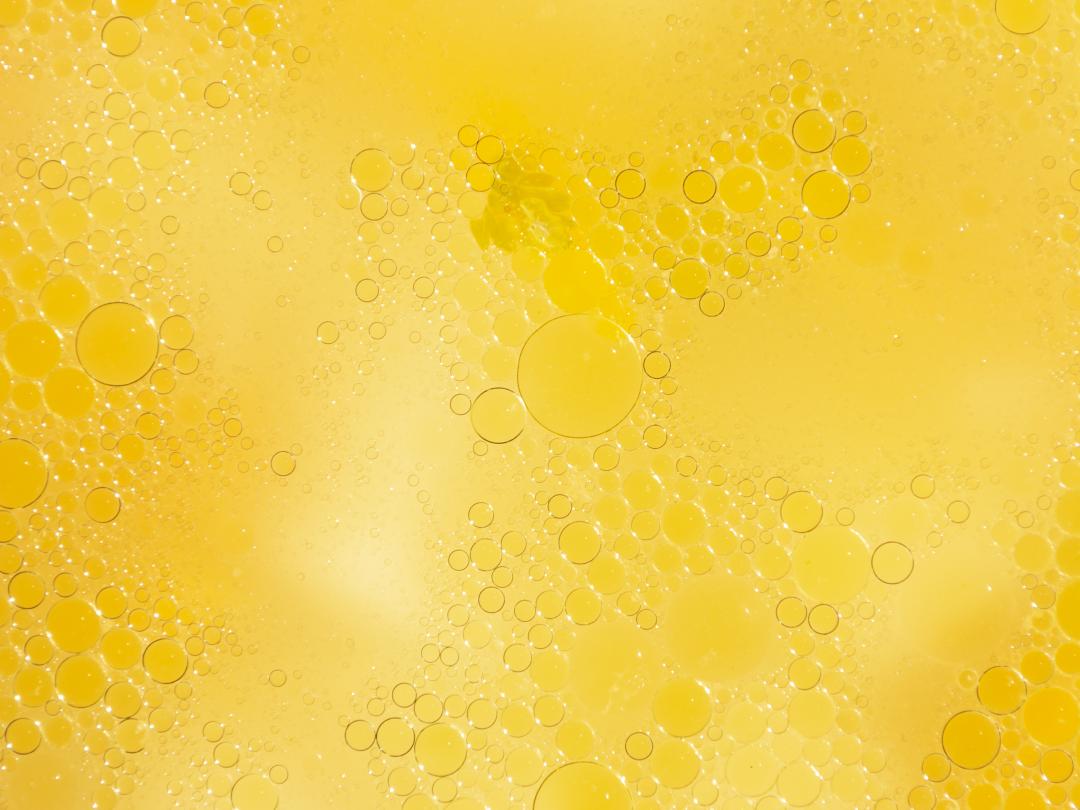 Geel beeld met textuur van luchtbellen.