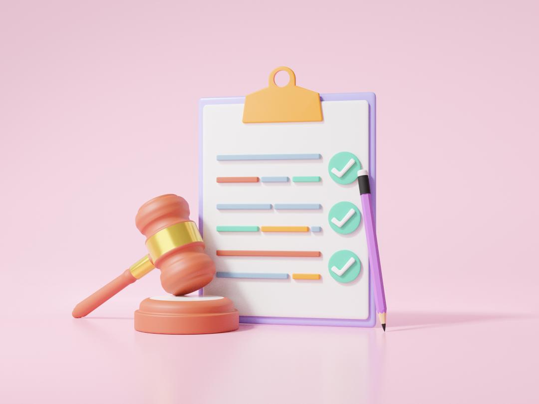 Een afvinklijstje met een hamer erbij