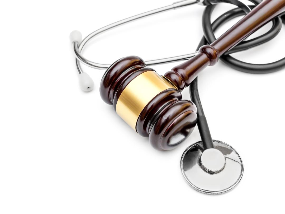 Voorzittershamer en stethoscoop