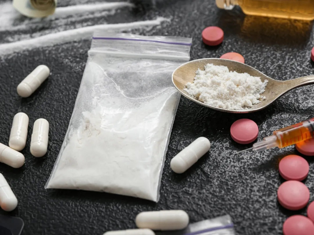 tafel met verschillende drugs