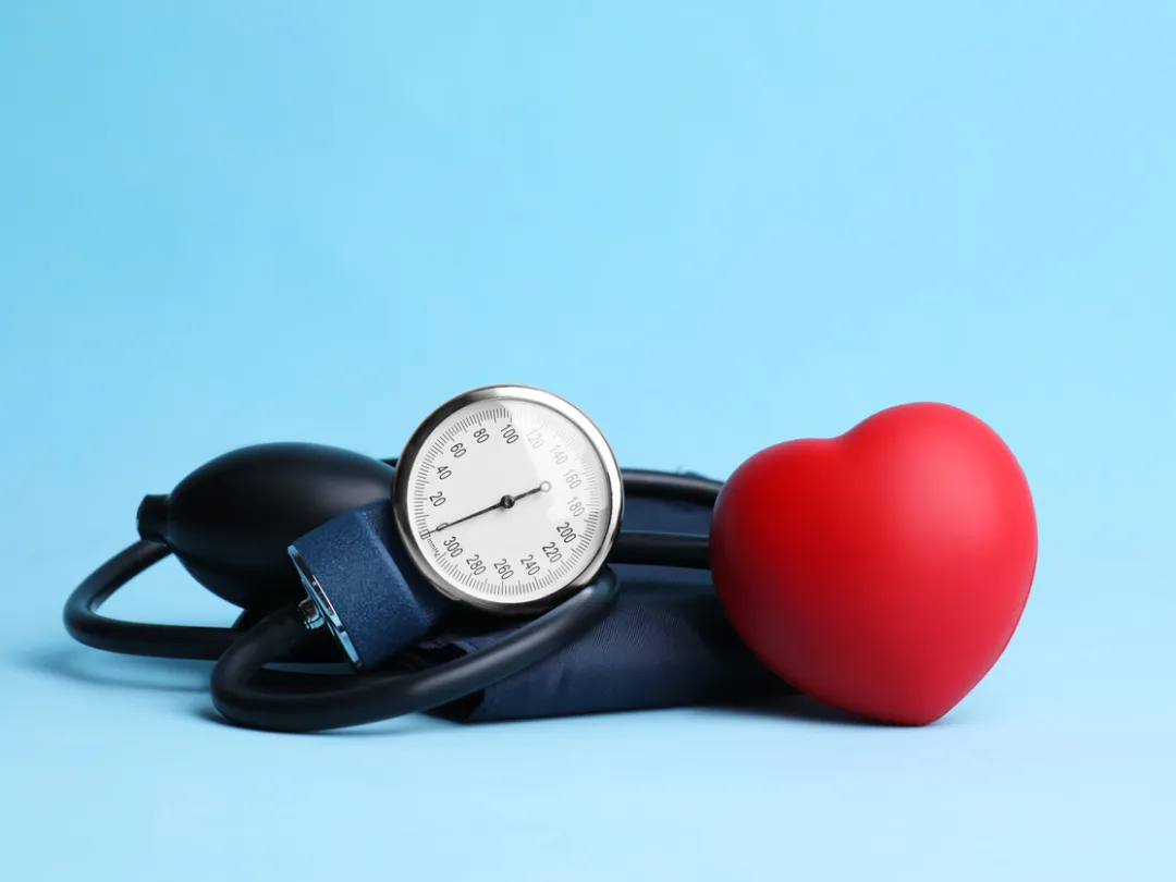 Bloeddrukmeter met een hart erbij
