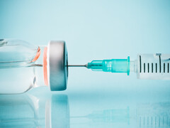 Injectienaald in een ampul