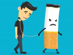 Man geketend aan een sigaret