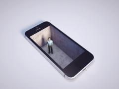 Een figuur is te zien in het scherm van een smartphone.