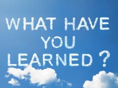 Blauwe lucht met wolken en de witte tekst "What have you learned?".