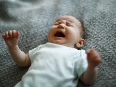 Een huilende baby.