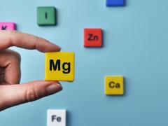 Steentje met Mg erop