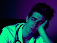 Foto van een vermoeide arts