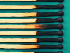 Een rijtje afgebrande lucifers