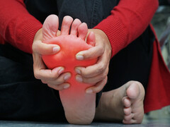 Iemand met pijn aan de voet