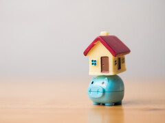 Illustratie van een huisje op een spaarpot