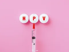 Injectiespuit met de tekst HPV