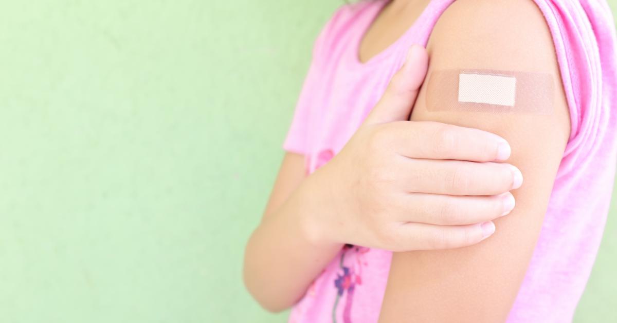 Вакцинация умеренно защищает детей от омикрон